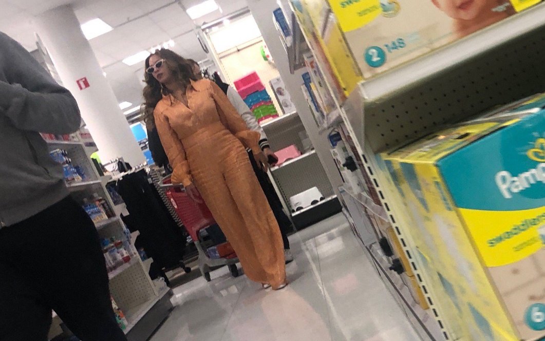 Beyonce w sklepie Target w Westwood 