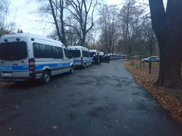 Siły policji w Parku Skaryszewskim (fot.Wprost)