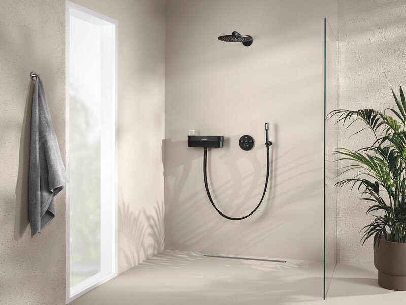 Design Purefoam – minimalistyczny, elegancki i funkcjonalny – dopełnia charakter nowoczesnej łazienki. Strumień piany wypływa ze słuchawki prysznicowej. Funkcja ta nie działa w przypadku deszczownicy