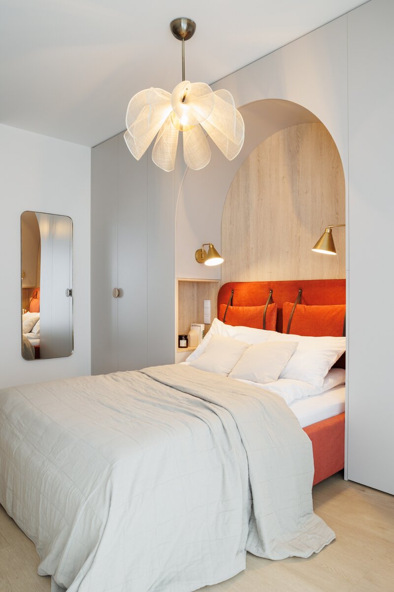 Czterdziestometrowe mieszkanie w&nbsp;modnym kolorze terakoty, projekt Decoroom