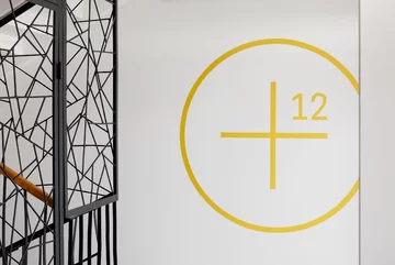 Dawny hotel robotniczy w Koszycach odzyskał modernistyczną godność, projekt  Atrium Architekti 