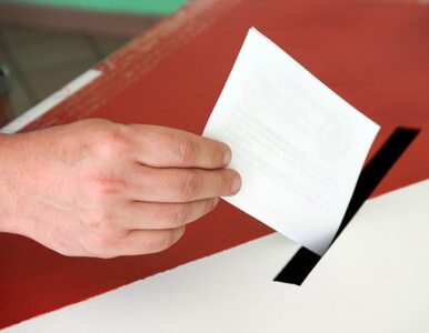 Miniatura: Karty wyborcze w niezaplombowanych...