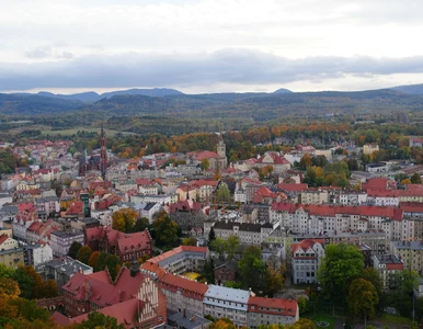 Miniatura: „Miasto czterech zamków” ze specjalną...