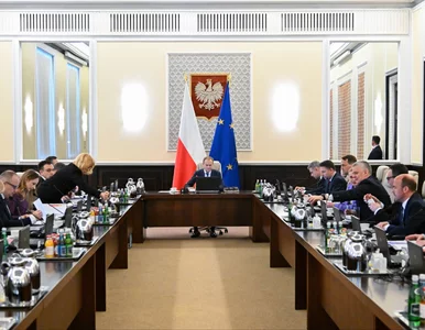 Miniatura: Donald Tusk powinien wymienić część...