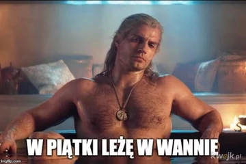 Pamiętna scena kąpieli w balii jako mem 