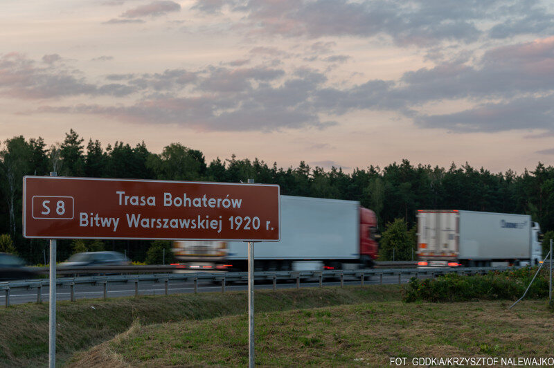 Trasa S8 ma nową nazwę: Trasa Bohaterów Bitwy Warszawskiej 1920 r. 