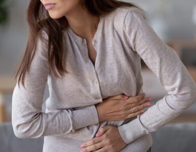 Dlaczego po jedzeniu boli cię żołądek? Poznaj 5 możliwych powodów