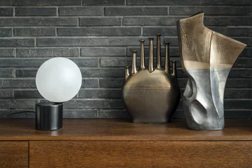 Aranżacja nowoczesnego wnętrza z dużymi przeszkleniami, proj. MIŚKIEWICZ design 