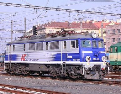 Miniatura: PKP Intercity naprawi 45 lokomotyw za 25...