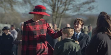 Elizabeth Debicki jako księżna Diana na planie 5. sezonu „The Crown” 