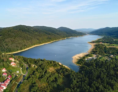 Miniatura: Polskie jezioro znika. Turyści nie chcą...