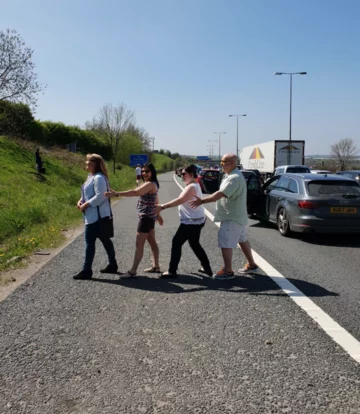 Gry i zabawy na środku drogi 