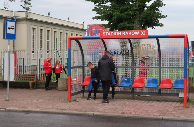 Przystanek autobusowy nieopodal stadionu Rakowa Częstochowa