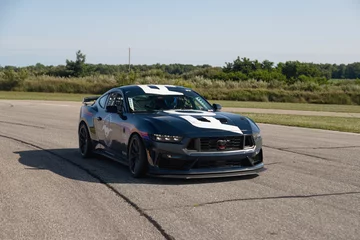 Ford Mustang Dark Horse R 