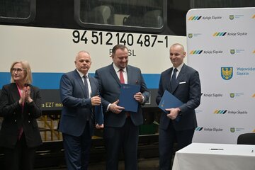 Marszałek woj. śląskiego podpisał umowę ze&nbsp;sp&oacute;łką Newag na&nbsp;dostawę pociąg&oacute;w dla&nbsp;Kolei Śląskich