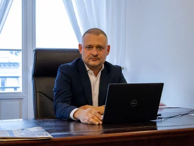 Miniatura: Posłowie PiS popędzają marszałka Sejmu....
