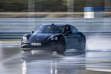 Rekordowy drift Porsche Taycana