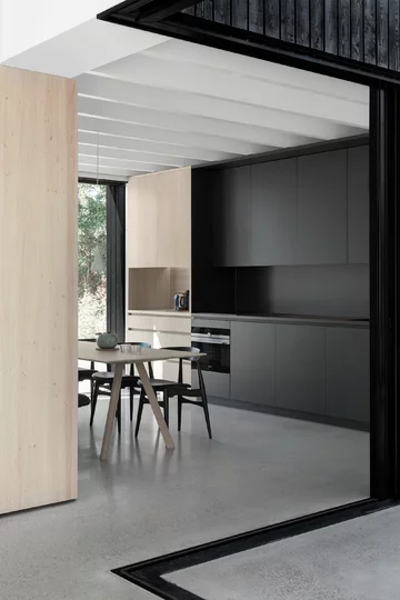 Patio Home, Capsula 