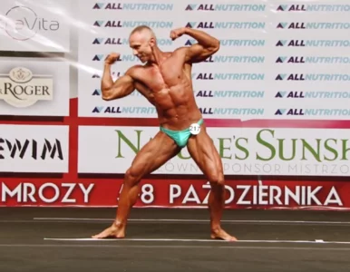 Miniatura: Takiego księdza jeszcze nie widzieliście!...