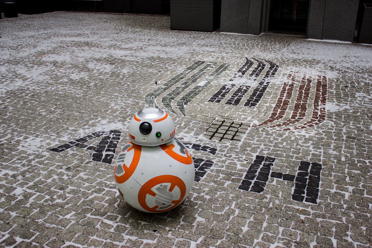 Robot BB-8 zbudowany przez Weronikę Muszyńską 