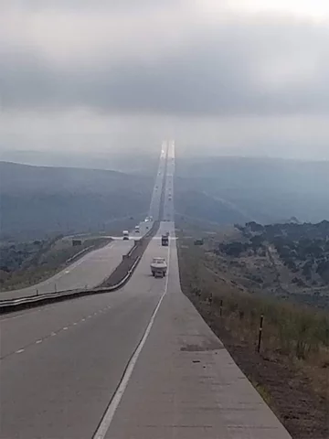 To nie Photoshop. To autostrafa do Nieba w stanie Wyoming w USA (droga nr I-80) 