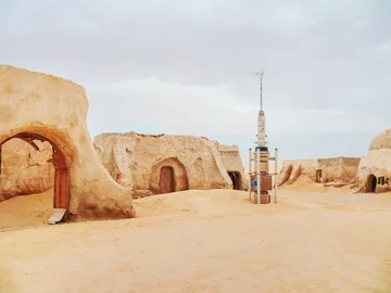 Tunezja. Wioska imitująca krajobraz na Tatooine, opuszczona po nakręceniu „Gwiezdnych Wojen” 