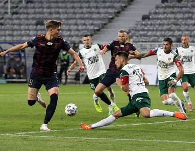 Miniatura: Pogoń Szczecin ogniskiem COVID-19. 30 osób...