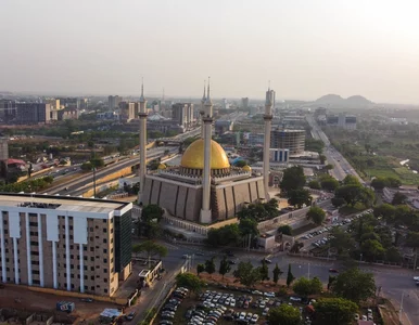 Miniatura: „GW” opisuje nieprawidłowości w ambasadzie...