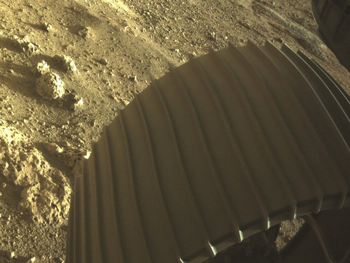 Zdjęcia łazika Perseverance na Marsie 