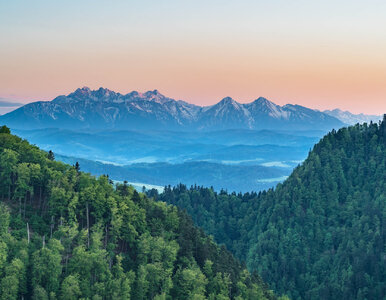 Miniatura: Jedno zdjęcie pokazuje cztery kraje. Tatry...