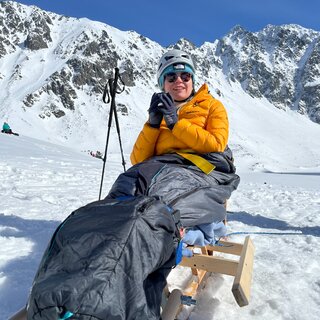 Jedną z pasji Angeliki Chrapkiewicz-Gądek są góry. Wchodząc na Kilimandżaro, dotarła do wysokości 5200 m. Zdobyła też Gerlach, Rysy i Mnicha