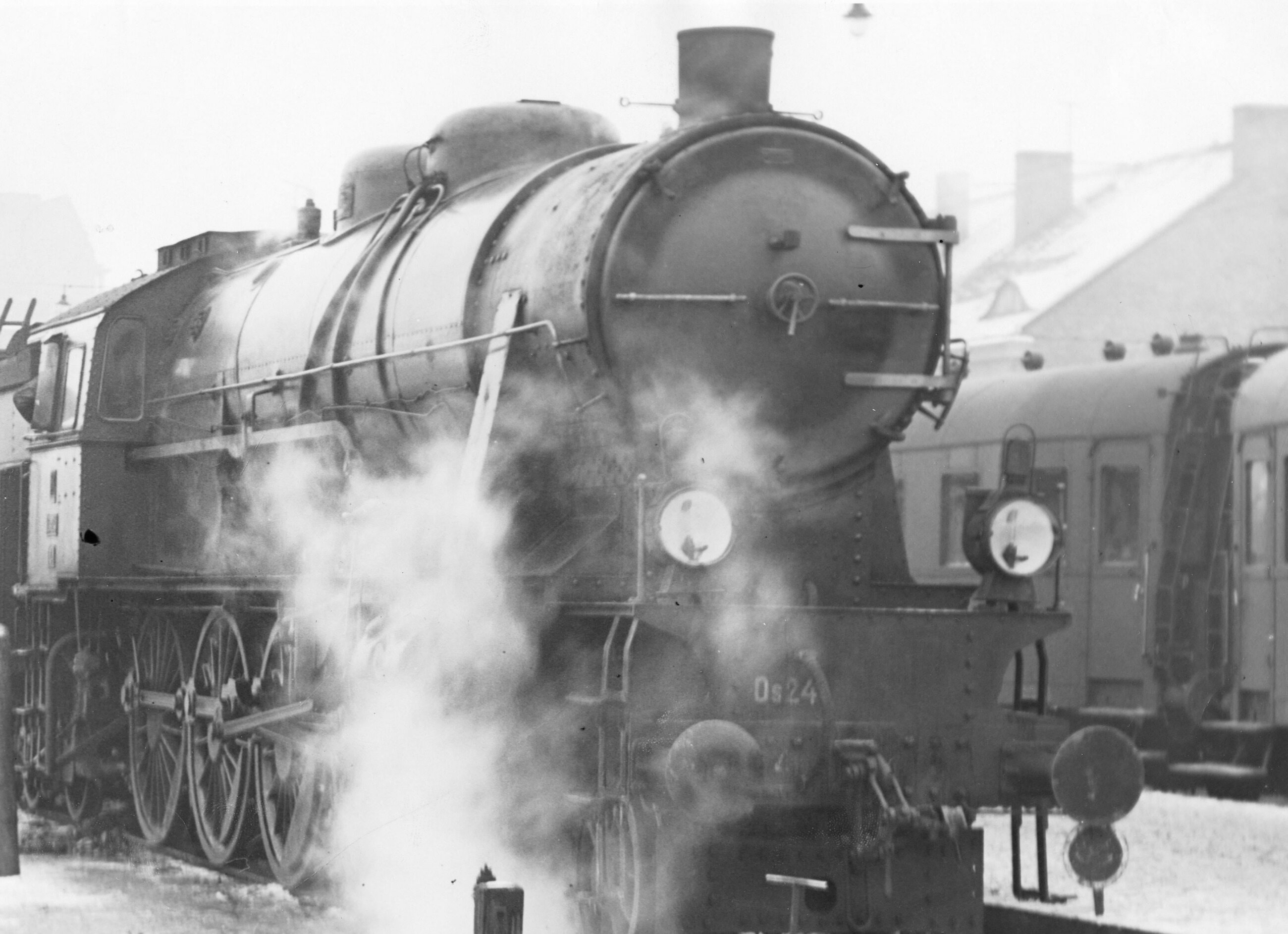 Kto zaprojektował i zbudował pierwszą lokomotywę parową?
