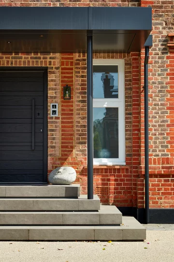 Minimalistyczne wnętrza z retro akcentami, projekt XUL Architecture downloadfor.press. xul