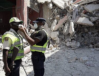 Miniatura: Haiti: 11 dni po trzęsieniu ziemi z ruin...