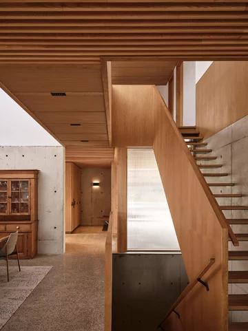 Z pozoru surowy, w środku pełen światła, projekt Williamson Williamson 