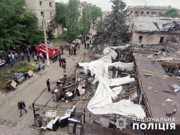Kadry zniszczonego budynku w wyniku uderzenia Iskandera, Kramatorsk 27 czerwca