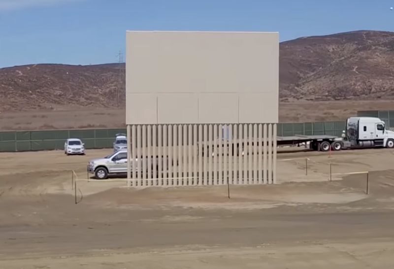Tak będzie wyglądał mur na granicy USA i Meksyku. Prototypowe konstrukcje 