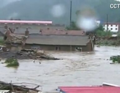 Miniatura: Chiny: powódź - 3 miliony osób poszkodowanych