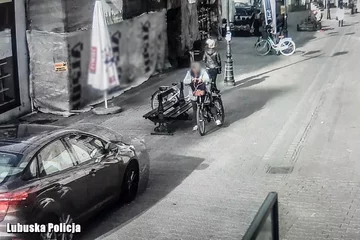 Zdarzenie zarejestrował miejski monitoring 