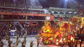 Parada podczas karnawału w Rio 