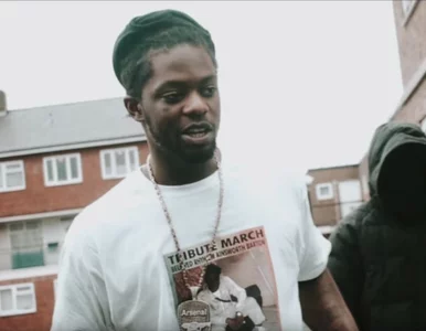 Miniatura: Raper Incognito zasztyletowany w biały...