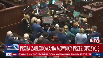 Pasek TVP Info opisujący dzisiejsze wydarzenia w Sejmie 