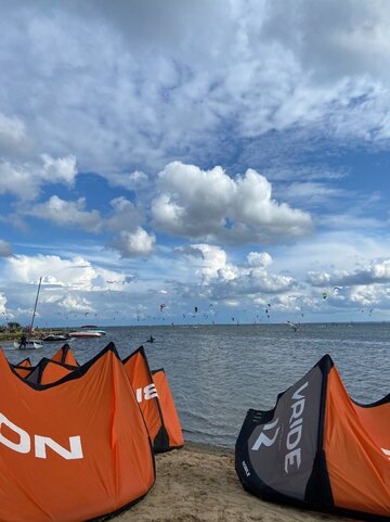 Kitesurfing na&nbsp;Zatoce Puckiej