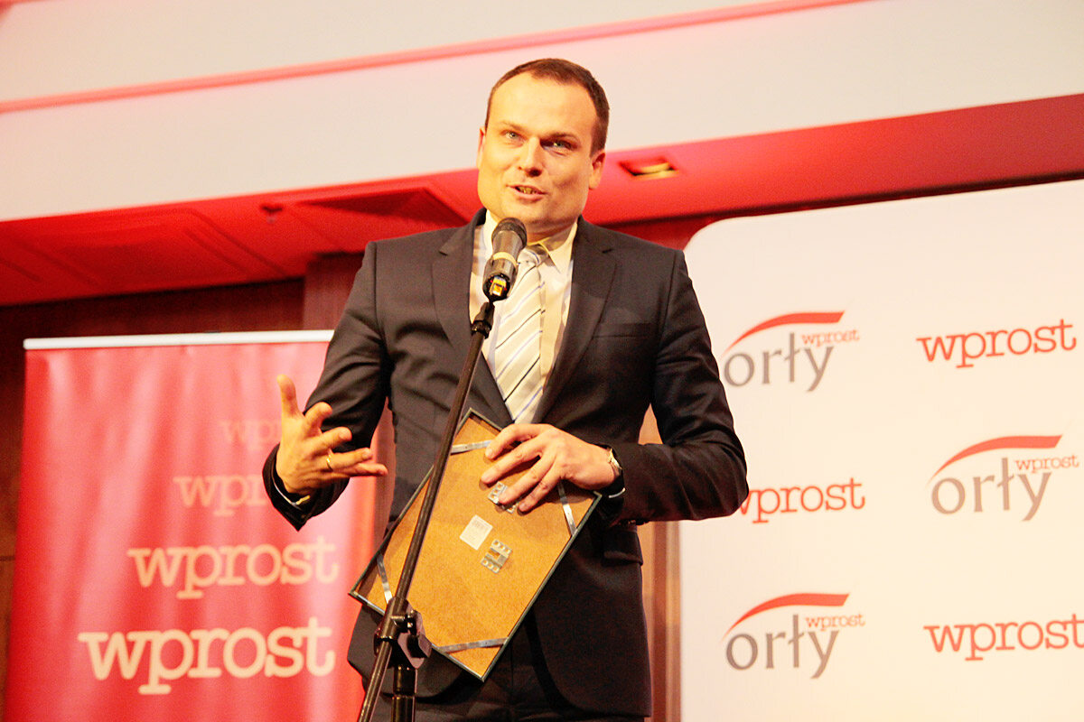 Orły Tygodnika „Wprost” 2016 na Pomorzu ENERGA S.A., Grupa Lotos S.A. oraz prezydent Gdyni Wojciech Szczurek zostali laureatami Orłów Tygodnika „Wprost” na Pomorzu. Nagrody wręczono w poniedziałek w sopockim Sheraton Hotel. Statuetkę w imieniu prezydenta Gdyni odebrała wiceprezydent Katarzyna Gruszecka-Spychała.