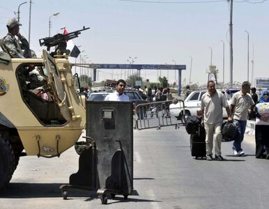Miniatura: Egipska armia zaprowadza porządek na...