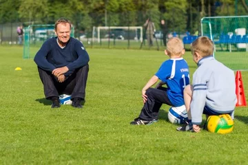 Po wyczerpującej grze, najlepiej wypoczywa się, siedząc na piłce, fot. PAP/Adam Ciereszko