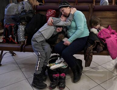 Zapłakane ukraińskie matki i dzieci patrzące z obawą w niebo. „Wylały...