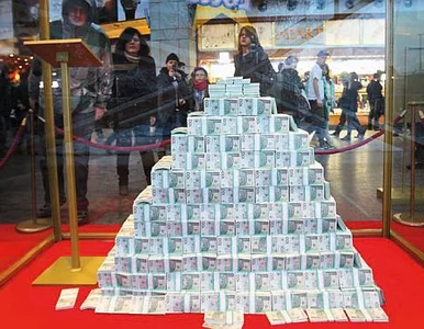 Miniatura: "Wprost" nr 7: Milionerzy nie okazują emocji