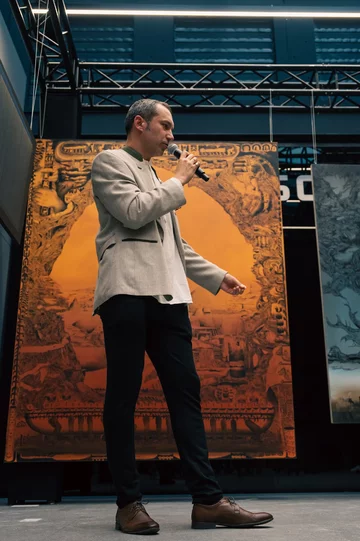 Jubileusz 21-lecia HOLA Design był okazją do spotkania przedstawicieli świata architektury, designu, sztuki i rynku nieruchomości. Wieczór zainaugurował nowy cykl wydarzeń poświęconych współczesnej architekturze, wzornictwu i stylowi życia 
