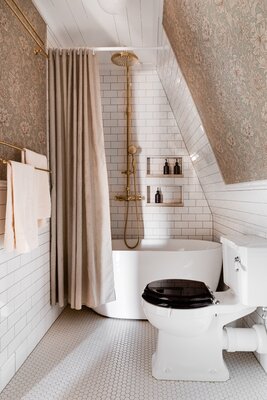 Miniatura: Łazienka na poddaszu